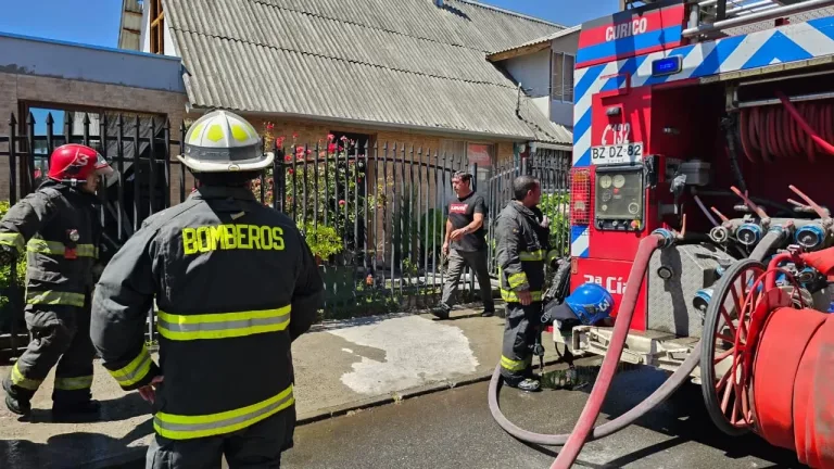 Incendio afectó a vivienda en sector Bombero Garrido en Curicó (Video)