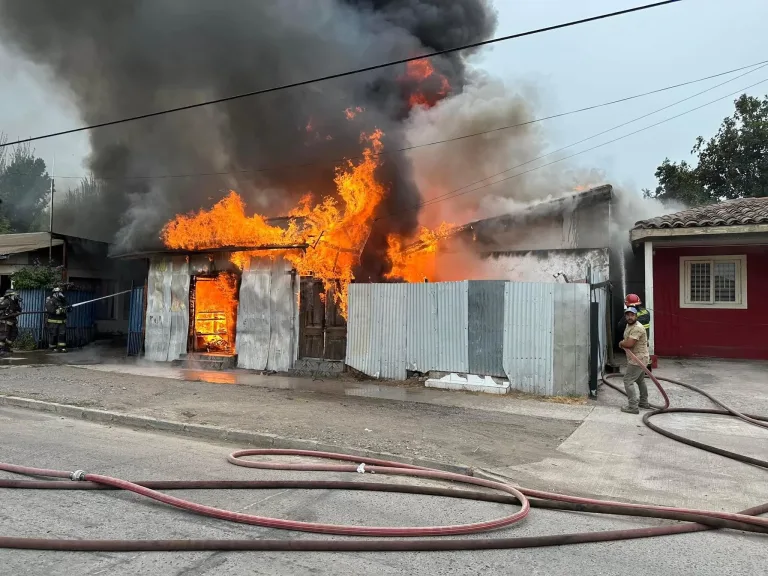 Incendio destruye taller de bicicletas y vivienda en Placilla