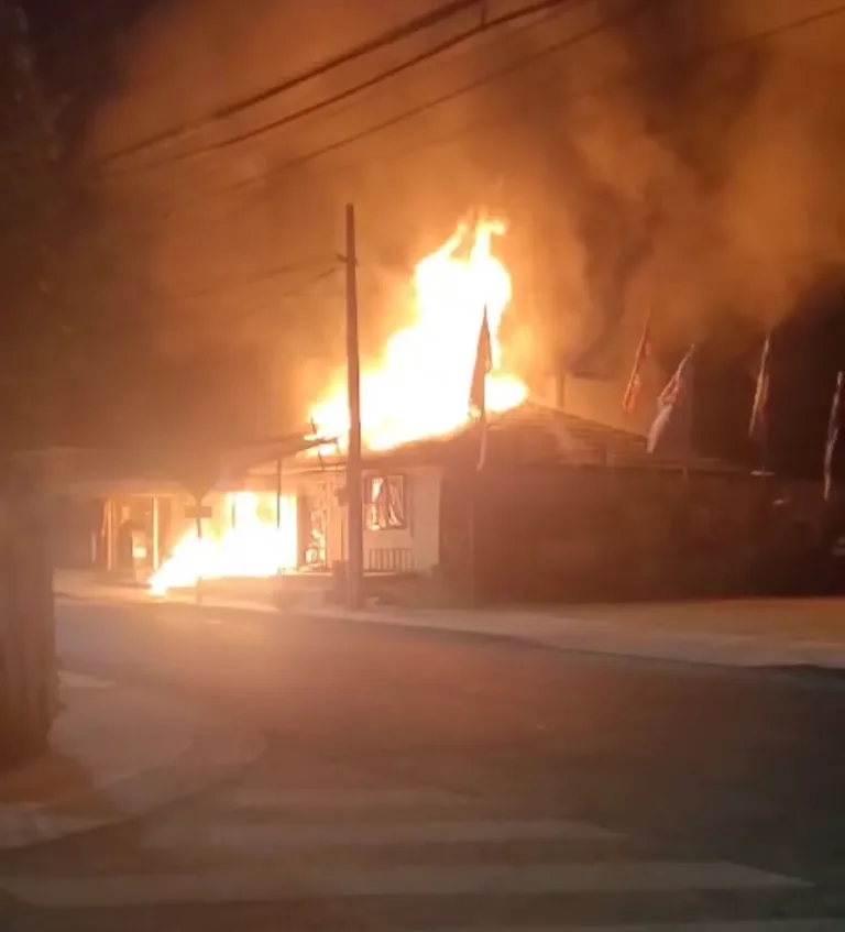 Incendio afectó a local de abarrotes «Don Basty» en Licantén