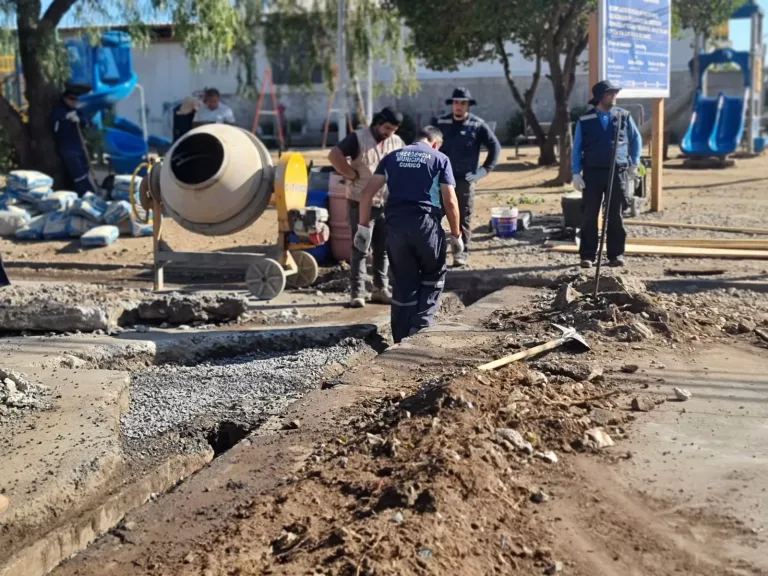 Comenzaron trabajos de reparación de sumidero en avenida Licantén sector Aguas Negras de Curicó