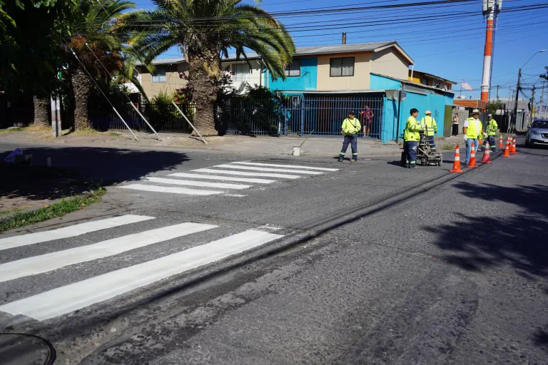 Continúan con demarcación vial en distintos puntos de Curicó