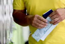 Contraloría detecta más de 146 mil permisos de circulación otorgados irregularmente y remite antecedentes al Ministerio Público Imagen Archivo: Permiso Circulación