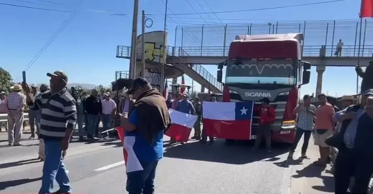 Agricultores  protestaron en la ruta 5 Sur exigiendo prevenir nuevas inundaciones