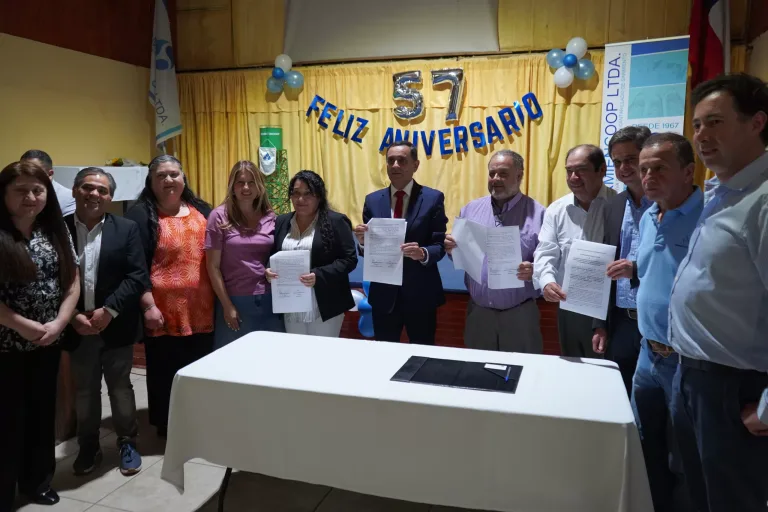 Municipio de Curicó firma convenio de colaboración con Sarmiencoop