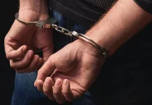 Gendarmería Detenido Esposado