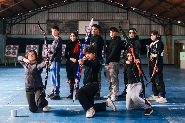 Integrantes del Taller de tiro con arco de la Corporación de deportes de Curicó participan en evento en los Ángeles