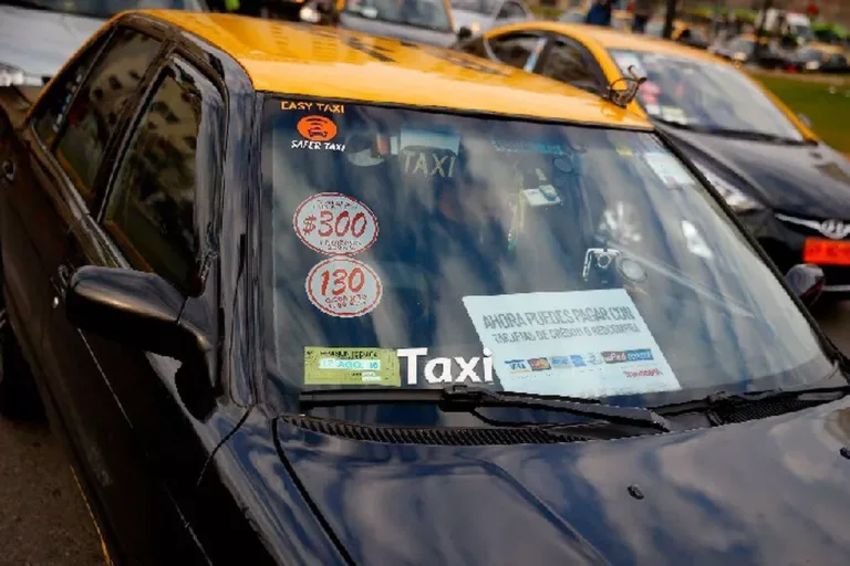 Taxistas curicanos convocan a movilización por violento ataque a uno de los conductores