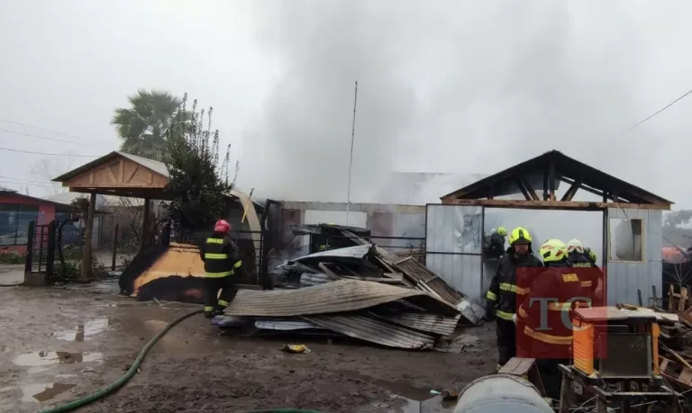 Incendio destruye vivienda en la comuna de Palmilla