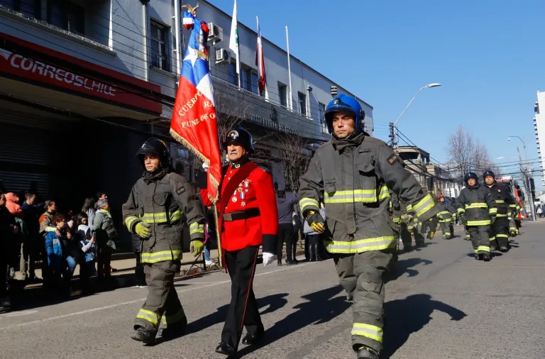 Brillante desfile provincial de Bomberos en Curicó (Video)