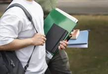 college-students-cramming-outdoor
