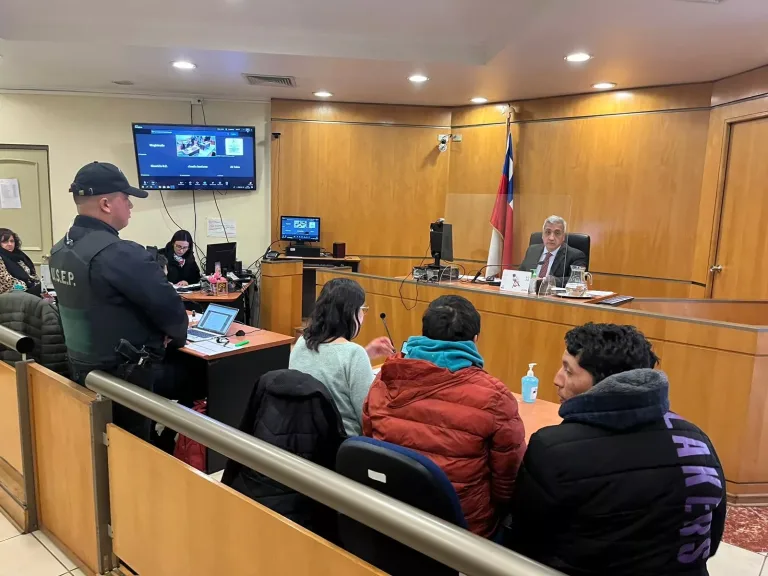 En prisión preventiva quedó uno de los delincuentes que agredió a guardias de supermercado en Talca