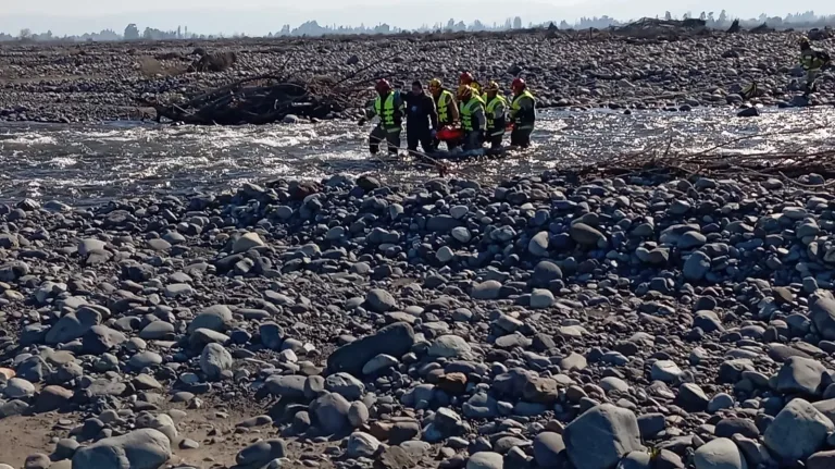 Investigan fallecimiento de una persona en el interior del río Teno frente a la comuna de Romeral