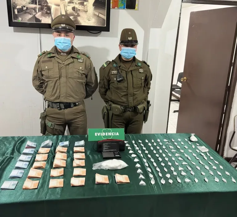 Fiscalización de Carabineros en Sarmiento terminó con incautación de drogas y una persona detenida