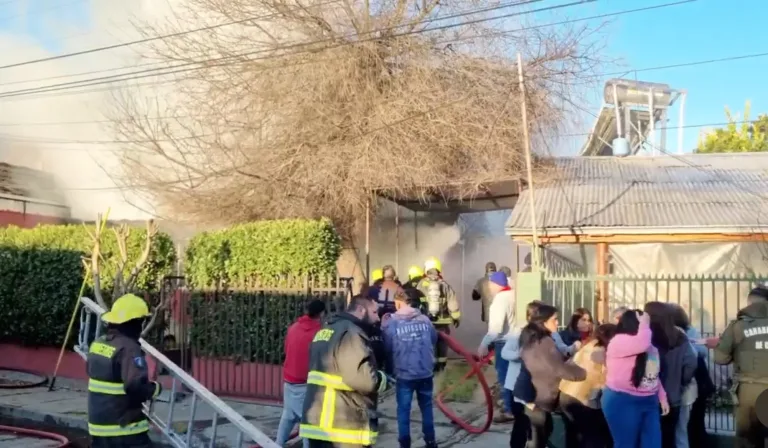 Incendio destruye vivienda y deja otra con afectación en Lontué