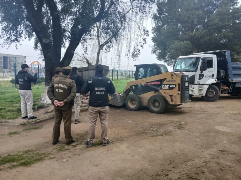 Retiran gruta instalada ilegalmente en el Parque Emiliano Rojas de Curicó