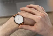 cambio-hora-reloj-mano