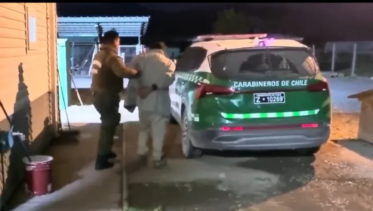 Carabineros detienen a dos personas por ataque con arma blanca tras desfile comunitario en San Fernando