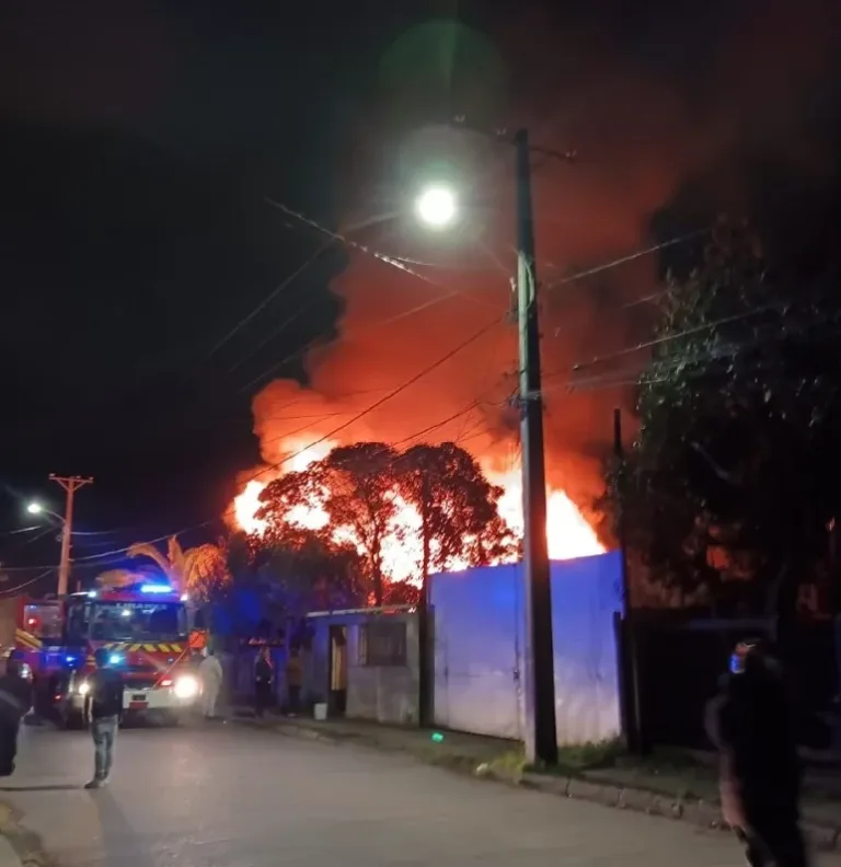 Incendio destruyó vivienda en sector oriente de Linares