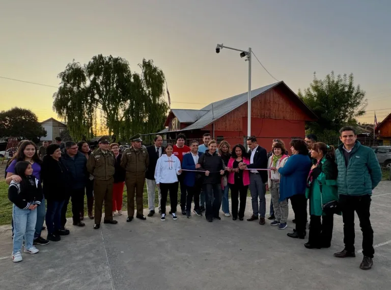 Vecinos de Curicó fortalecen la seguridad con cámaras de vigilancia en los espacios públicos.