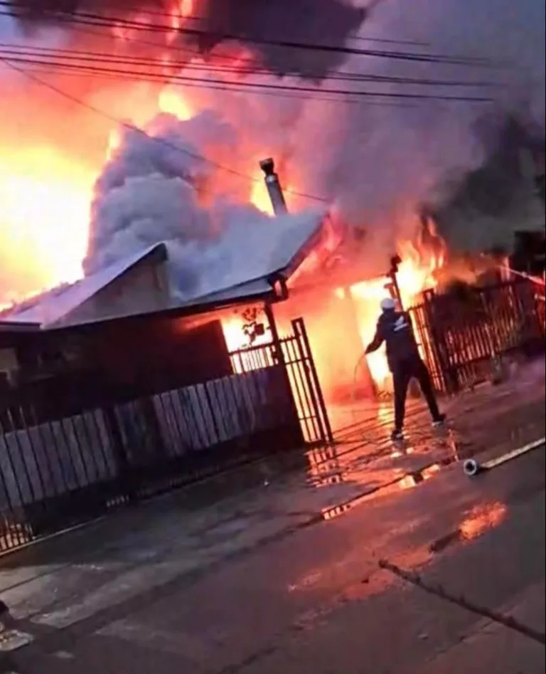 Incendio afectó a dos viviendas en la comuna de Rengo