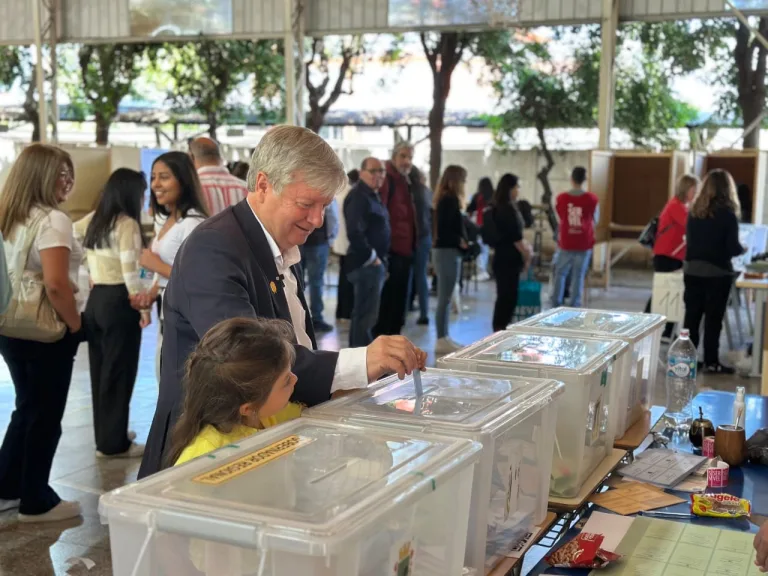 George Bordachar agradece el apoyo de la comunidad tras emitir su voto