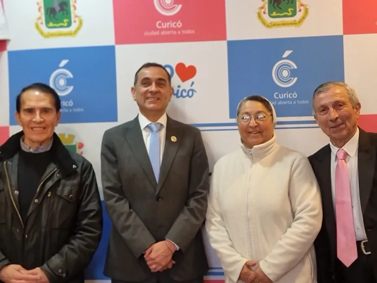 Reconocen a Hija Ilustre y Ciudadanos Ilustres de Curicó en emotivo desayuno.