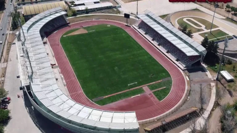 Entregan instalaciones para la tercera etapa del estadio bicentenario La Granja de Curicó