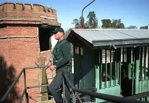 Cuatro sujetos y una abogada quedan en prisión preventiva tras desarticular red de tráfico de drogas en Curicó gendarme carcel curico