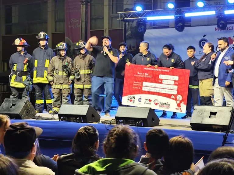 Bomberos de Curicó cumplió nuevamente con los niños de la Teletón