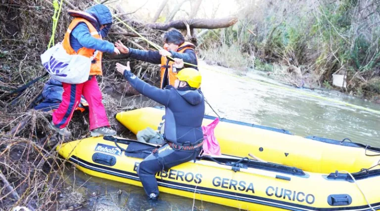 Papá fallece tras salvar a su hija en las aguas del  río Claro en la cordillera de Molina