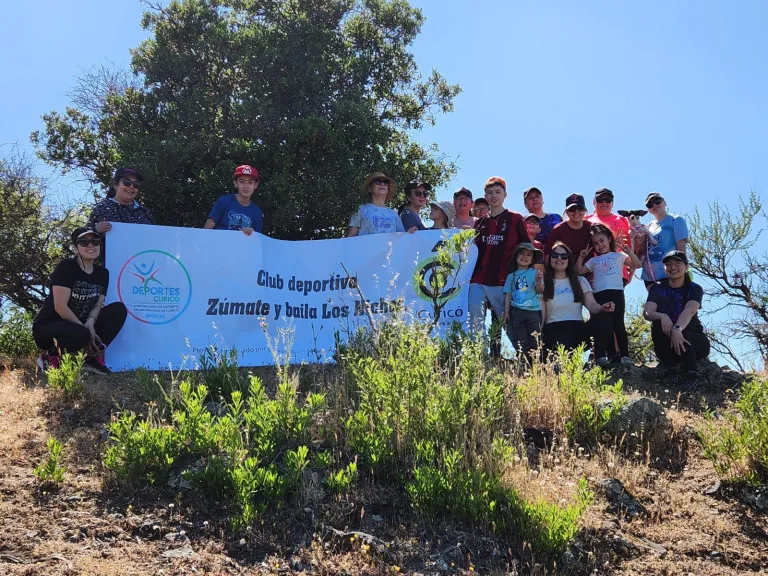 Taller deportivo de zumba “Zúmate y Baila” participó en Trekking al Sector Los Niches.