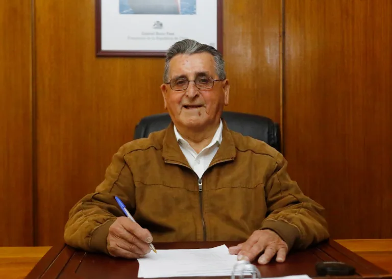 Concejo Municipal de Curicó Designa a Leoncio Saavedra Concha como Alcalde