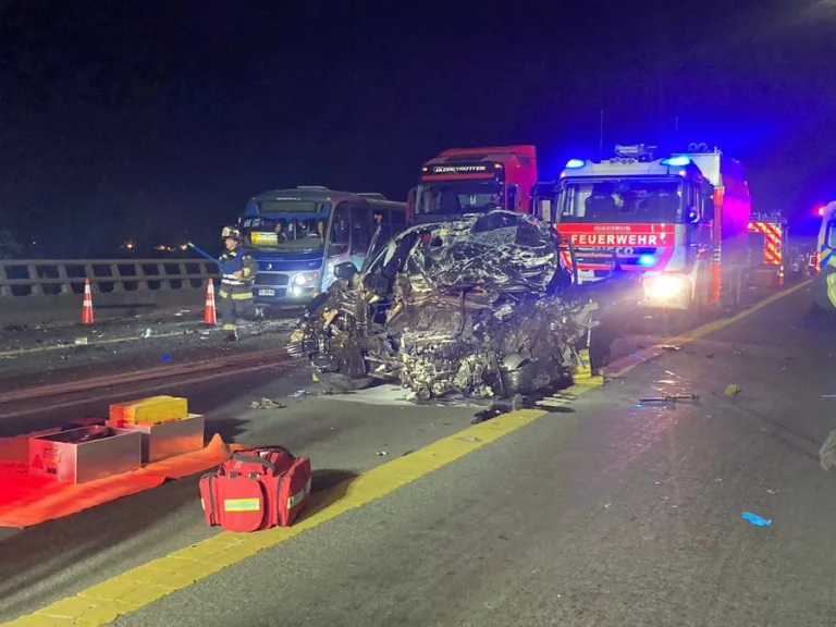 Cuatro fallecidos deja grave colisión entre Eme Bus y vehículo menor en Puente Llacolén en la región del Bio Bio