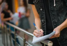 Abren segundo periodo para postular al FUAS y acceder a gratuidad, becas y créditos para 2026 estudiante-universidad-cuaderno