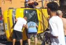 Niño muere tras choque de furgón escolar con delincuentes que huían en Recoleta IMG_0804
