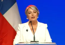 Jeannette Jara destaca propuestas de candidatos que no pasaron a segunda vuelta y extiende guiños en su discurso post primera vuelta Jeannette Jara