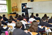 Padres CEA en Curicó manifiestan preocupación por eventuales despidos de profesores en la educación municipal f5114b33-8fb0-4680-9682-8486bd720867
