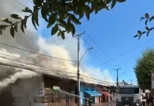 Incendio de gran magnitud afectó a locales comerciales en pleno centro de Chimbarongo