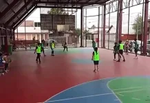 Dirigenta de Santa Lucía destaca habilitación de multicancha en Aguas Negras y agradece gestión municipal y apoyo vecinal Dirigenta de Santa Lucía valora obras en multicancha de Aguas Negras y agradece apoyo municipal-3