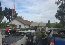 Incendio afectó a vehículos incautados al interior del Retén El Sauce en Talca Incendio afectó a vehículos incautados al interior del Retén El Sauce en Talca