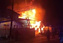 Vivienda resulta destruida tras incendio estructural en avenida Riquelme de Rengo IMG_3420
