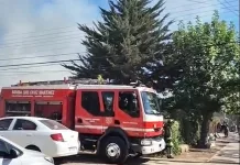 Incendio deja vivienda destruida y familias damnificadas en población John Kennedy de Curicó