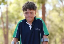 Niño de 13 años nadó kilómetros para salvar a su madre y hermanos, quienes fueron arrastrados mar adentro