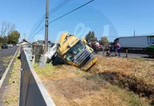 Accidente en la Ruta 5 Sur deja a conductor de camión en riesgo vital en Curicó