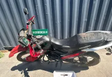 Carabineros detuvo a individuo armado que conducía motocicleta robada Carabineros detuvo a individuo armado que conducía motocicleta robada