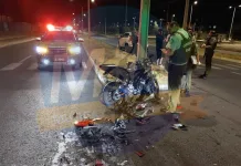 Dos jóvenes lesionados tras colisión entre motocicleta y vehículo en Rauquén