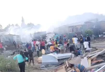 Incendio destruyó cuatro viviendas en campamento Nuevo Puerto Príncipe en Curicó IMG_4543