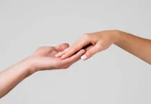 Inauguran Centro de las Mujeres en Licantén para fortalecer apoyo a víctimas de violencia de género manos-mujer