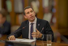 Diputado Benjamín Moreno: “Los hechos de violencia escolar exigen ampliar las medidas a la educación superior para resguardar el orden” Diputado Moreno - 07 (1)