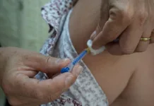 vacuna-jeringa-brazo